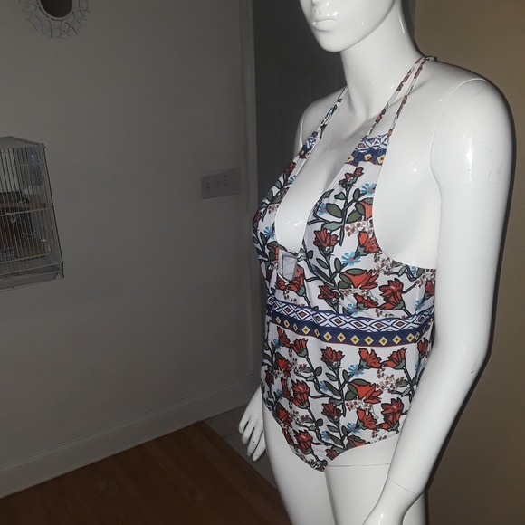 Cupshe swumining wear - Picture 4 of 5